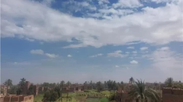 توقعات الطقس تخالف الواقع في قنا وتثير تفاعل مستخدمي فيسبوك بشكل واسع